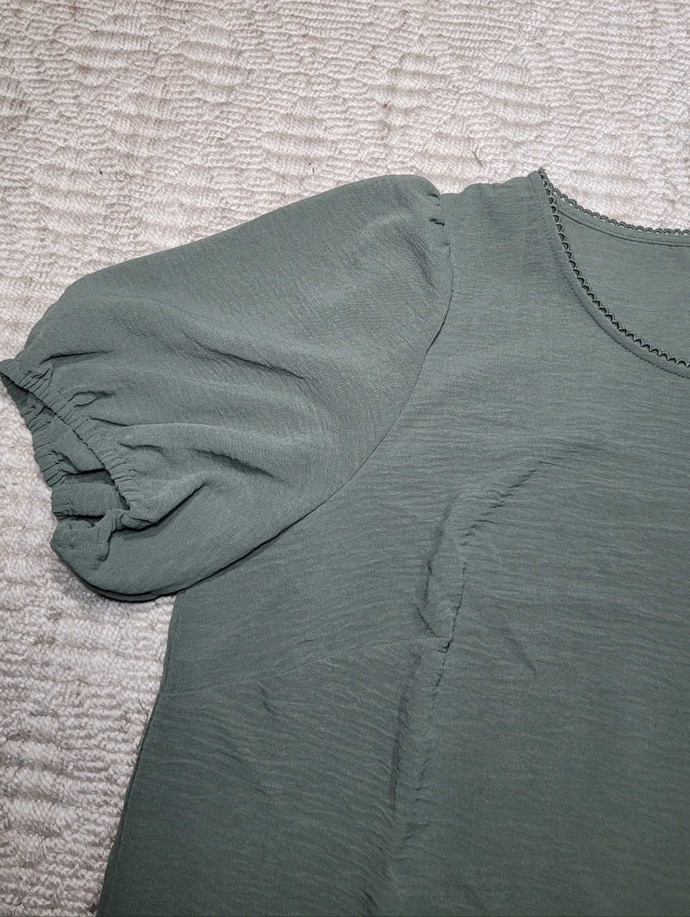 NWT Adrianna Papell Olive Green Puff Sleeve Top Scalloped Eyelet Hem 1X - Picture 6 of 16